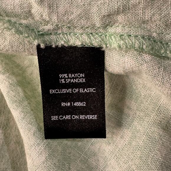 Torrid SZ 2 (2X-Large) Top Sleeveless Floral Hi-Low Hem V-Neck Smocked Button-Up - Picture 7 of 8